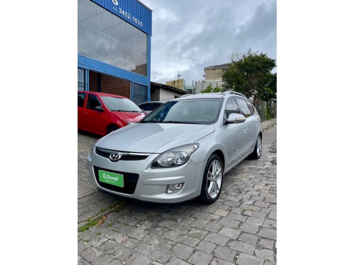 HYUNDAI - I30 CW - 2010/2011 - Prata - R$ 43.500,00