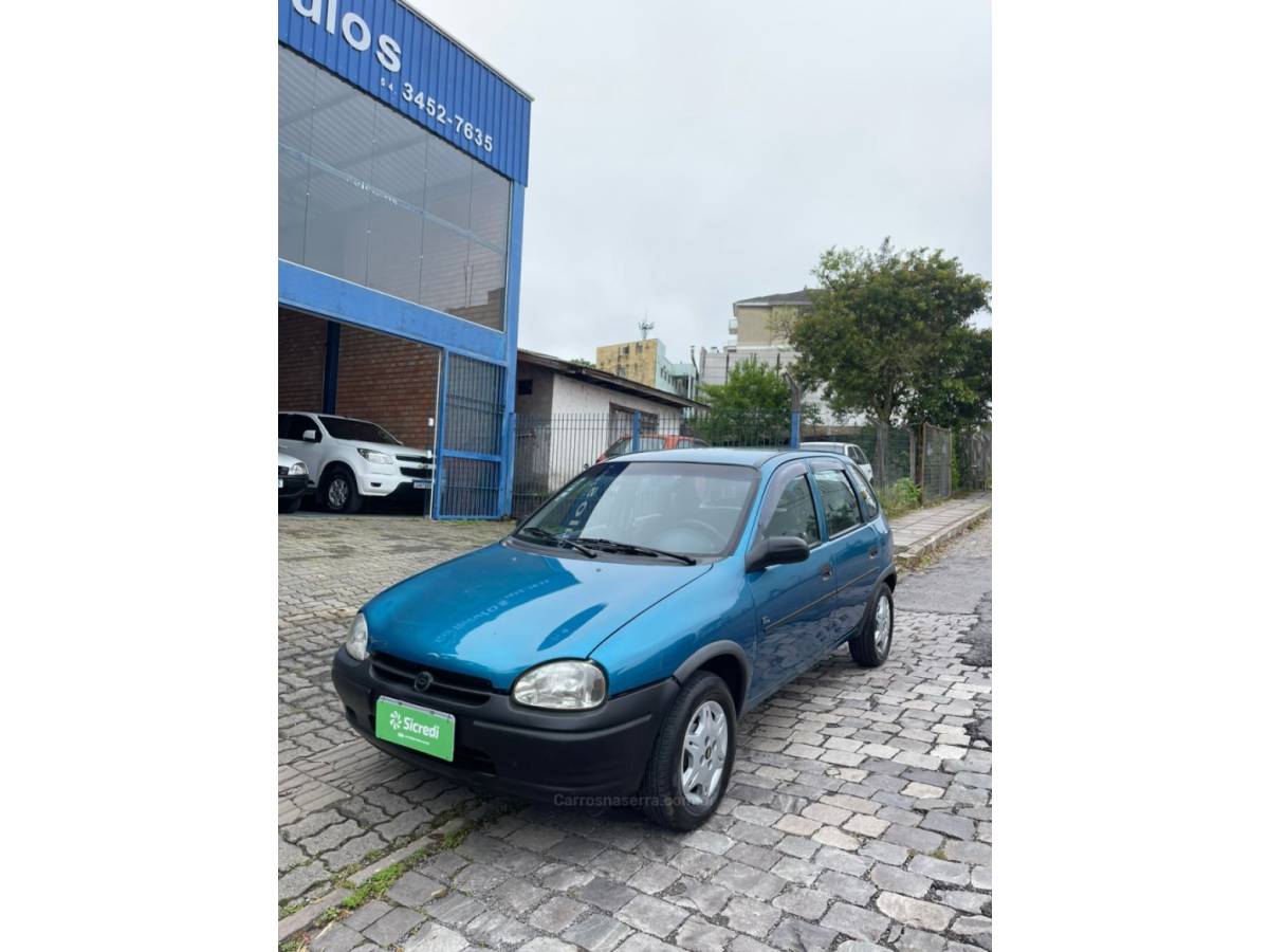 CHEVROLET - CORSA - 1995/1996 - Azul - R$ 18.000,00