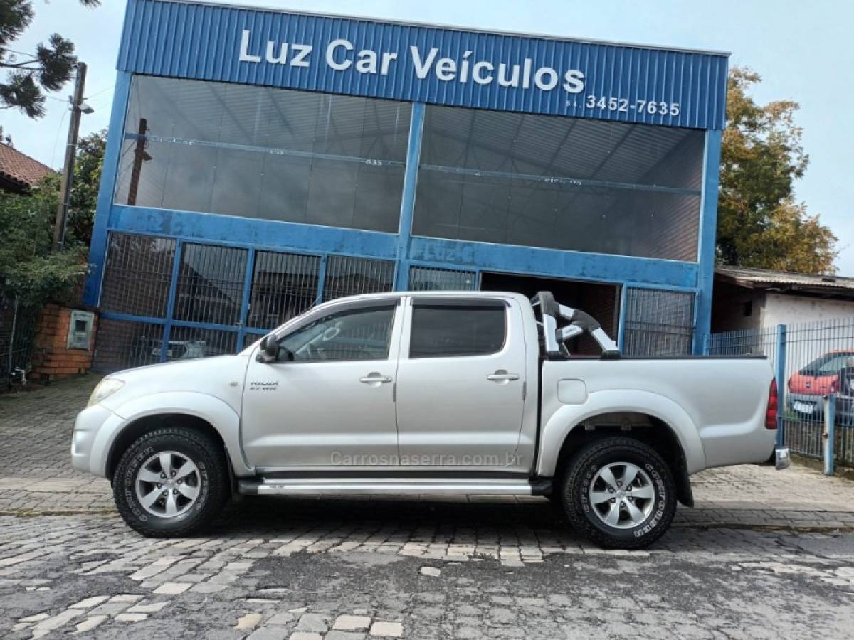 TOYOTA - HILUX - 2009/2009 - Prata - R$ 85.000,00