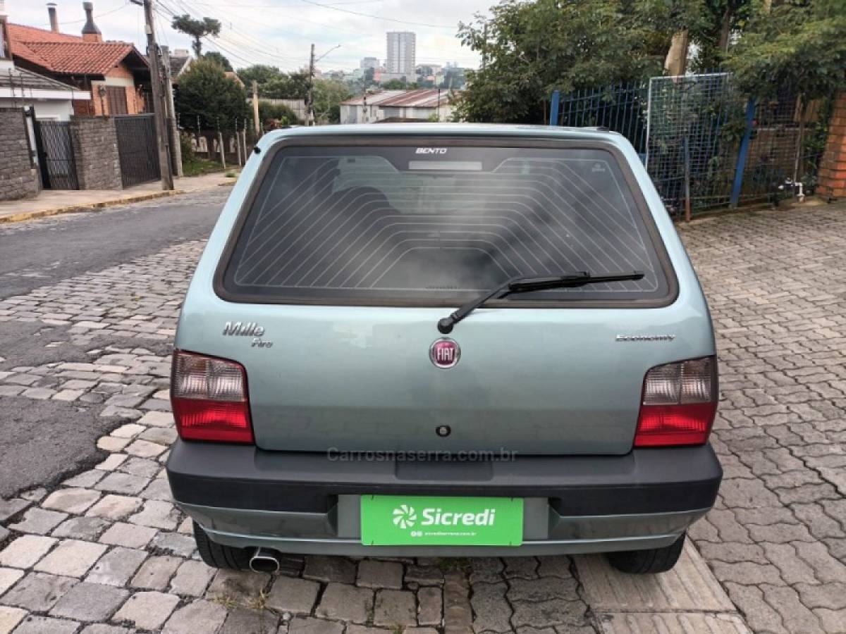 FIAT - UNO - 2013/2013 - Verde - R$ 38.000,00