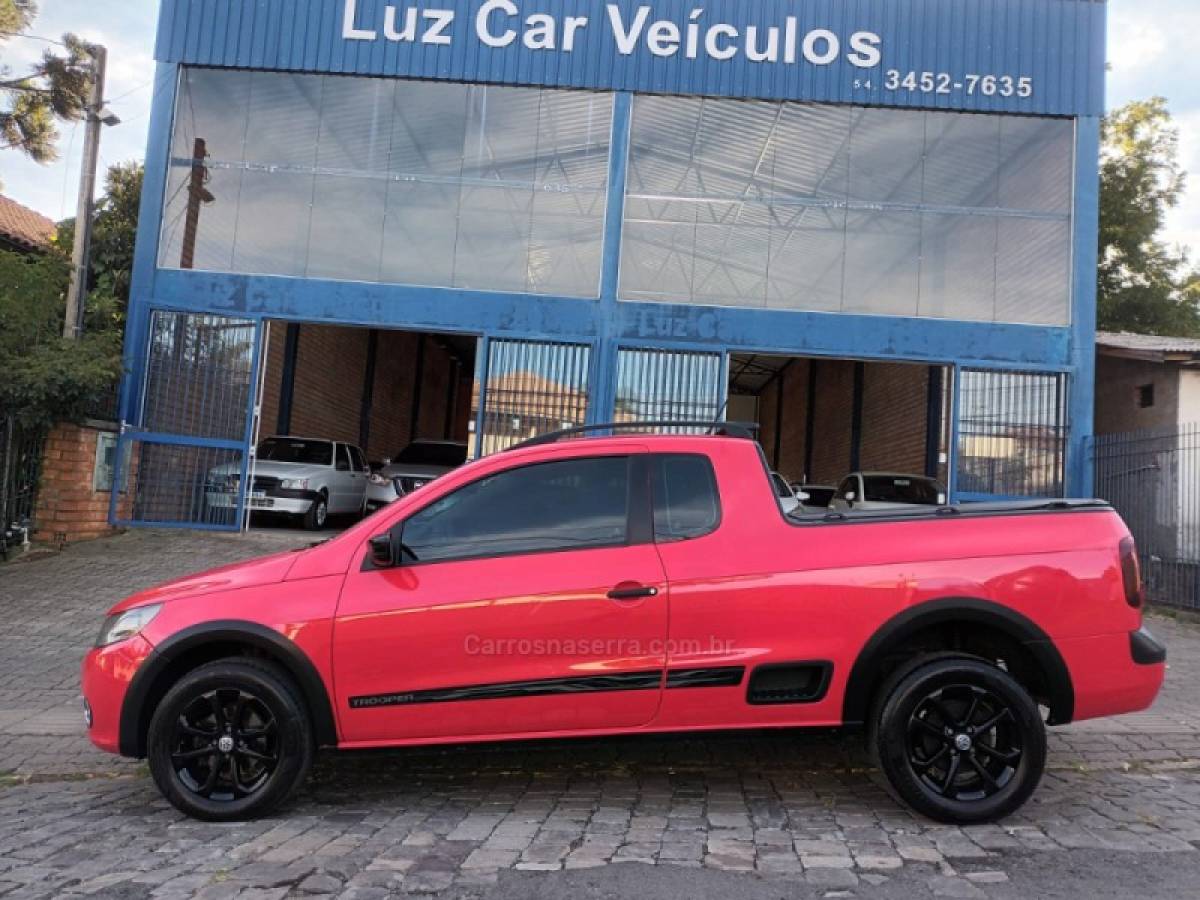 VOLKSWAGEN - SAVEIRO - 2011/2012 - Vermelha - R$ 46.000,00