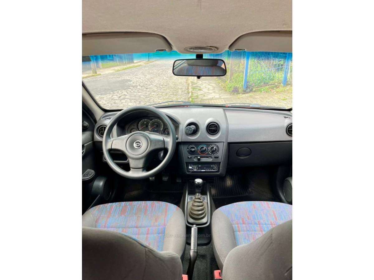 CHEVROLET - CELTA - 2010/2010 - Vermelha - R$ 27.000,00