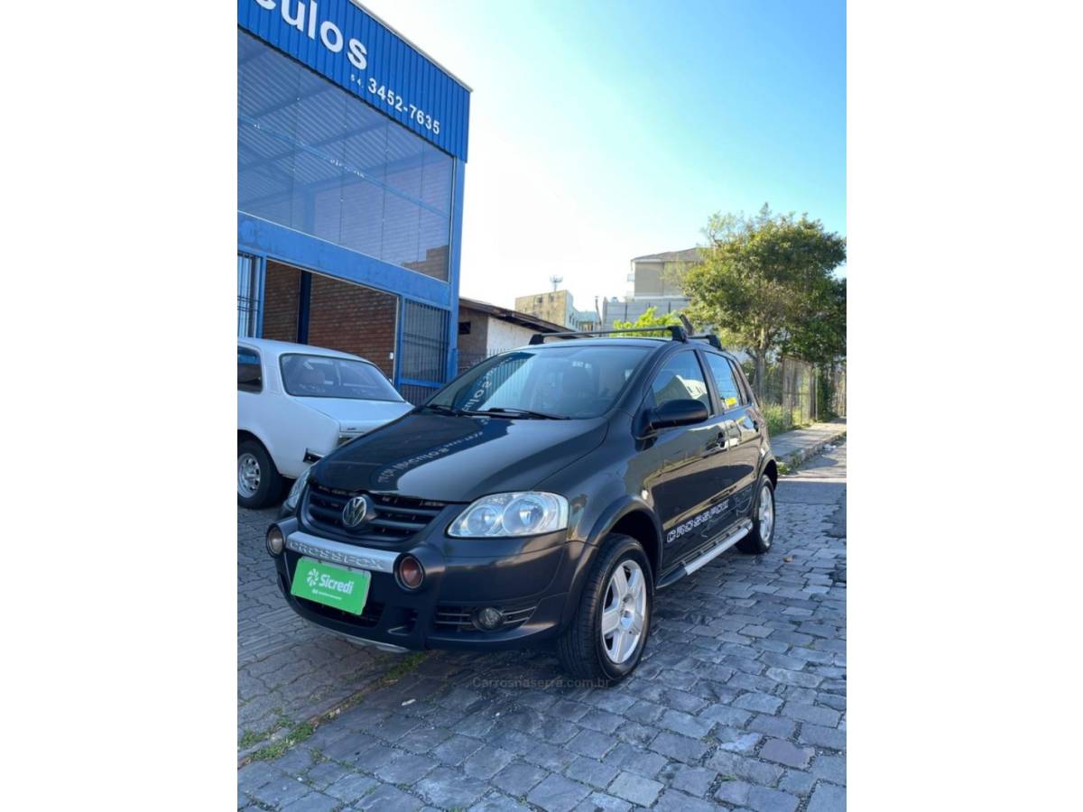 VOLKSWAGEN - CROSSFOX - 2007/2008 - Verde - R$ 34.900,00