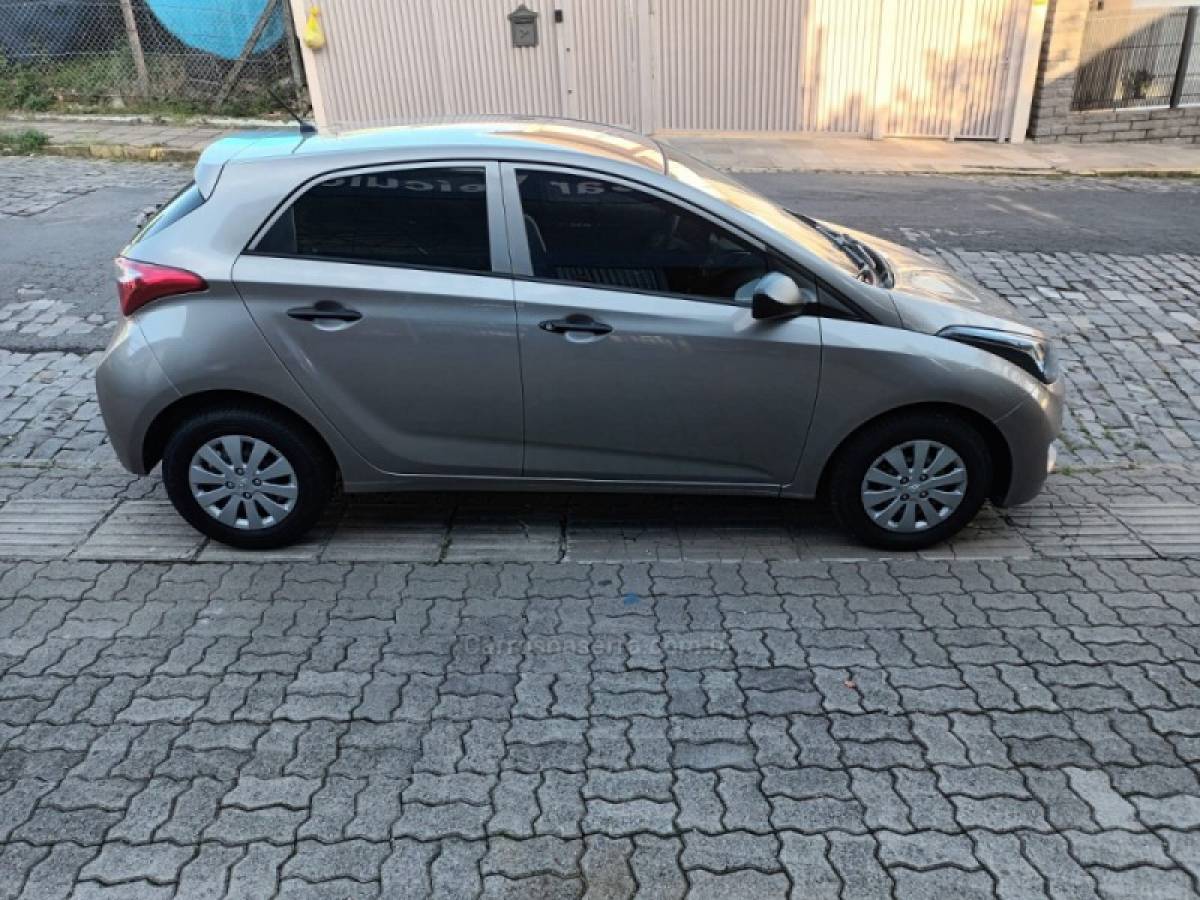 HYUNDAI - HB20 - 2018/2018 - Prata - R$ 55.000,00