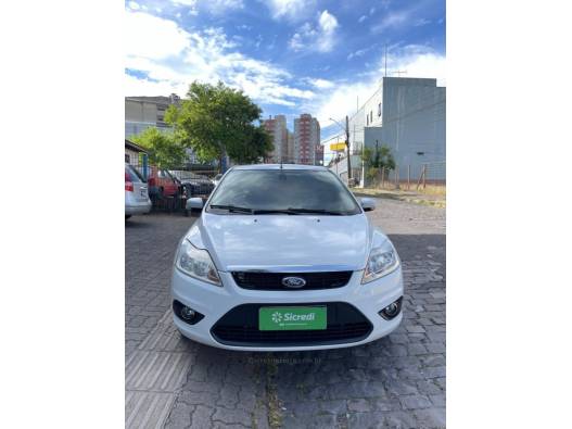 FORD - FOCUS - 2011/2012 - Branca - R$ 42.000,00