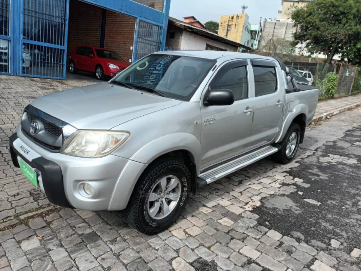 TOYOTA - HILUX - 2009/2009 - Prata - R$ 85.000,00