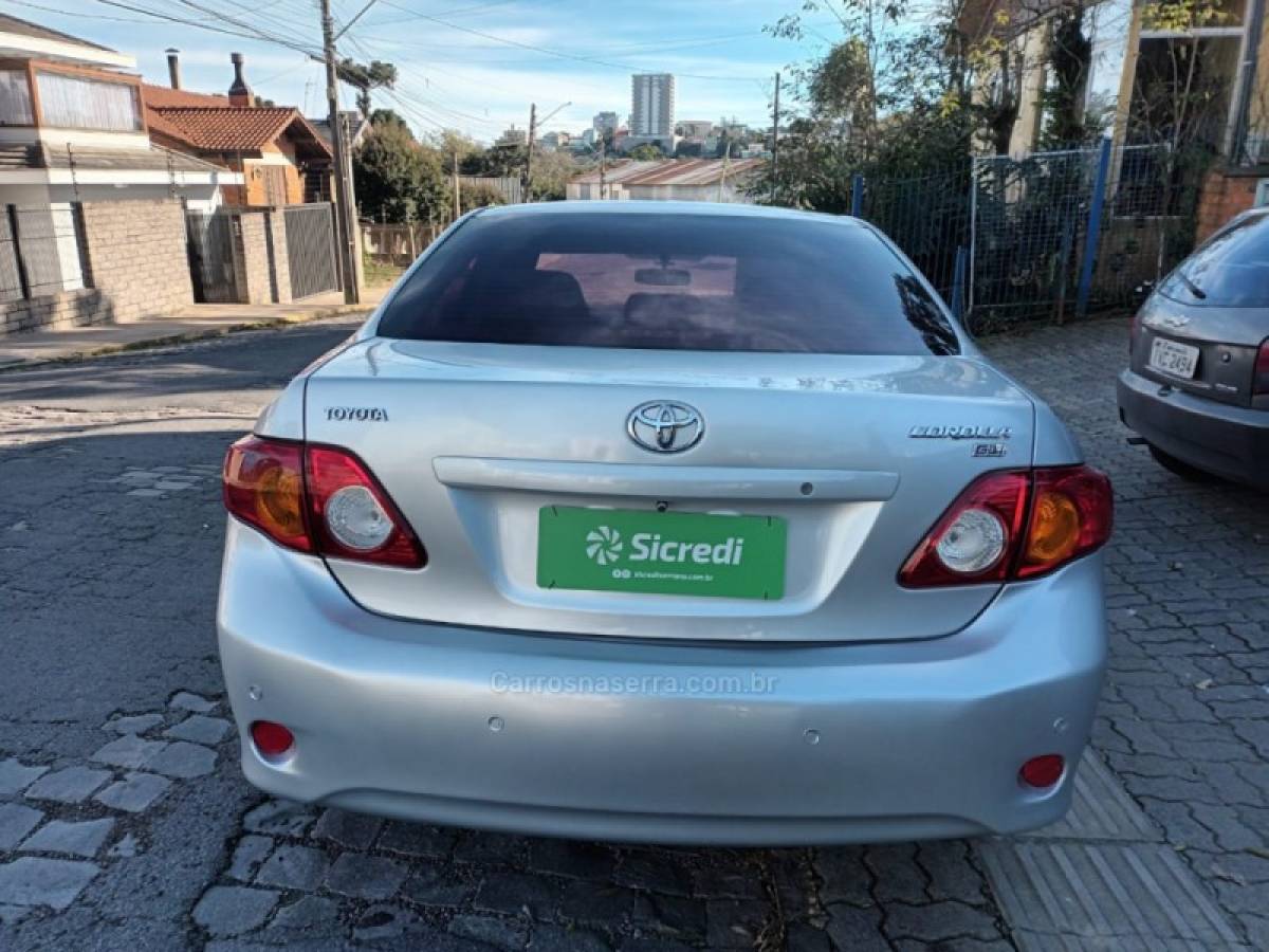 TOYOTA - COROLLA - 2010/2011 - Prata - R$ 57.000,00