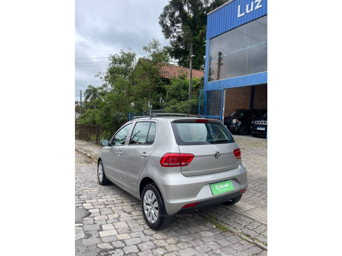VOLKSWAGEN - FOX - 2014/2015 - Prata - R$ 49.000,00