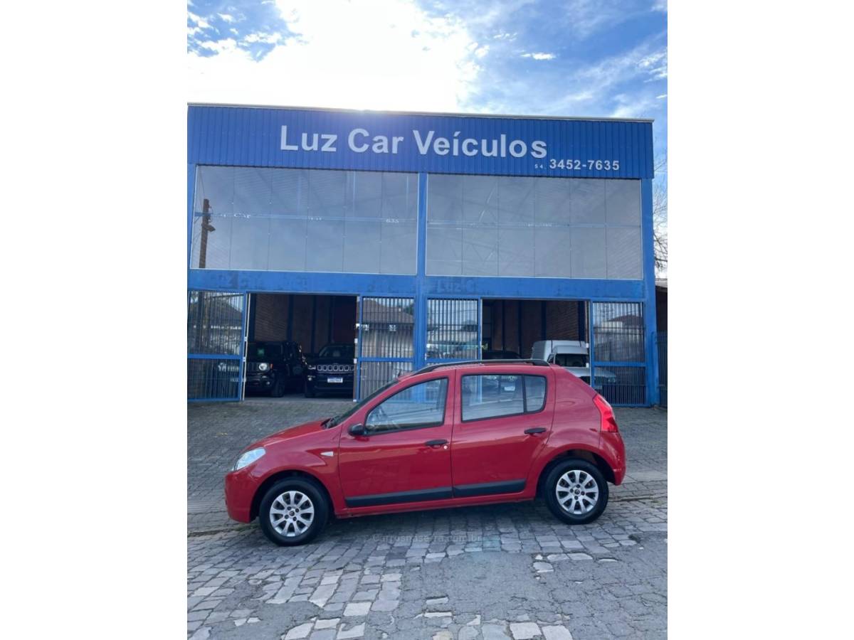 RENAULT - SANDERO - 2008/2009 - Vermelha - R$ 26.500,00