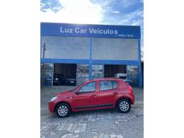 RENAULT - SANDERO - 2008/2009 - Vermelha - R$ 26.500,00