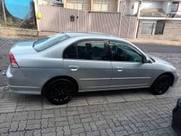 HONDA - CIVIC - 2005/2006 - Prata - R$ 32.000,00
