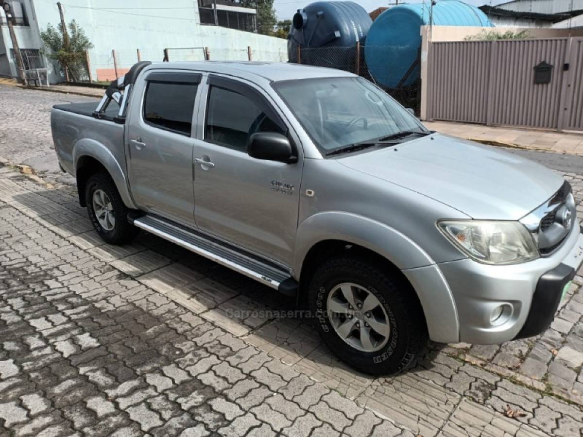 TOYOTA - HILUX - 2009/2009 - Prata - R$ 85.000,00