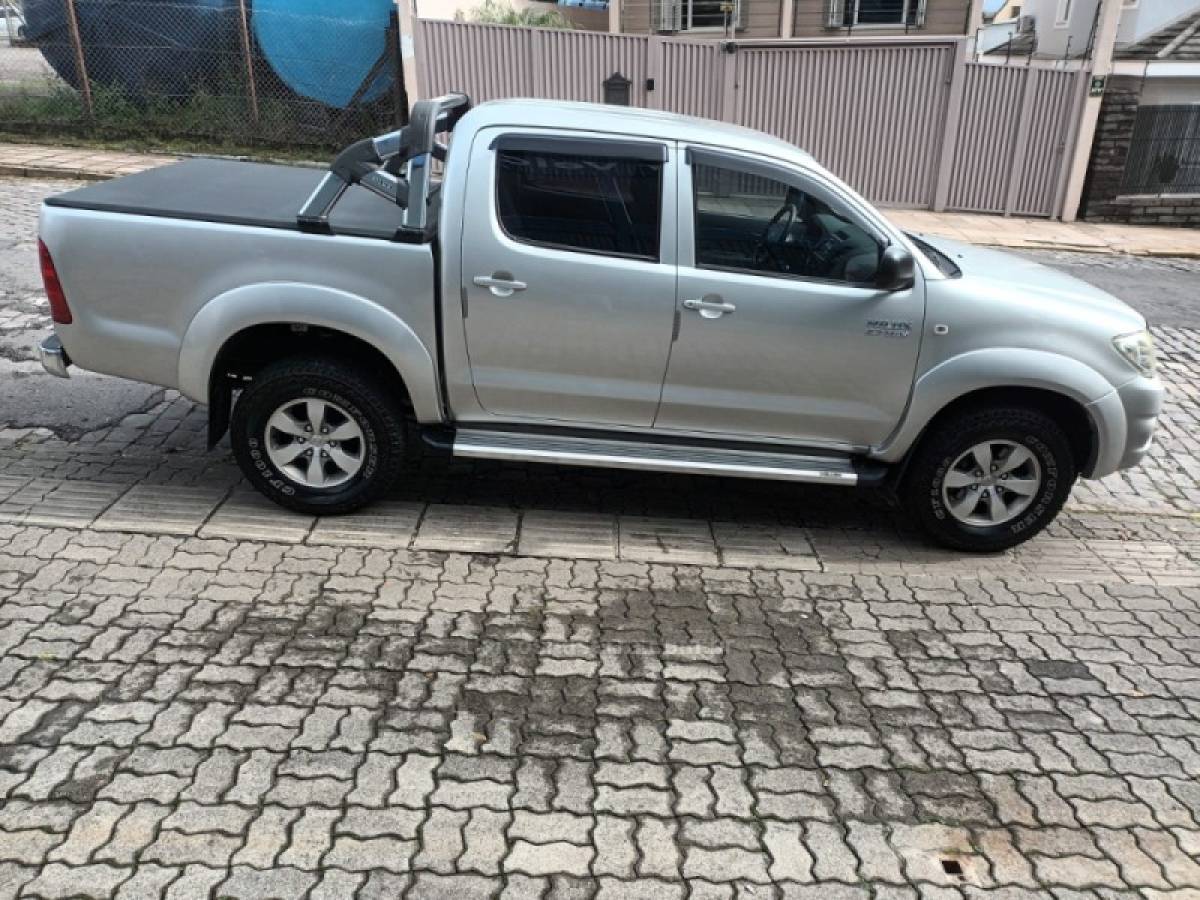 TOYOTA - HILUX - 2009/2009 - Prata - R$ 85.000,00