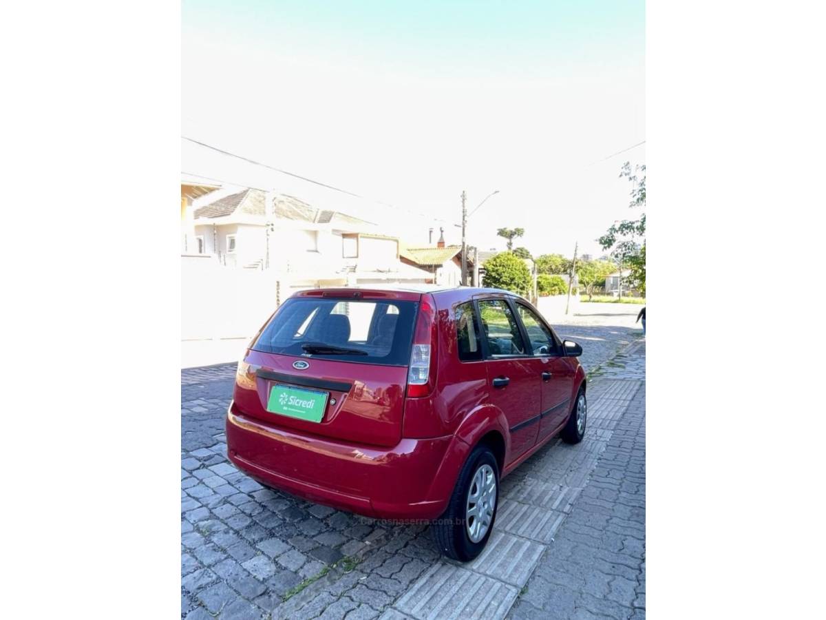 FORD - FIESTA - 2009/2010 - Vermelha - R$ 26.000,00