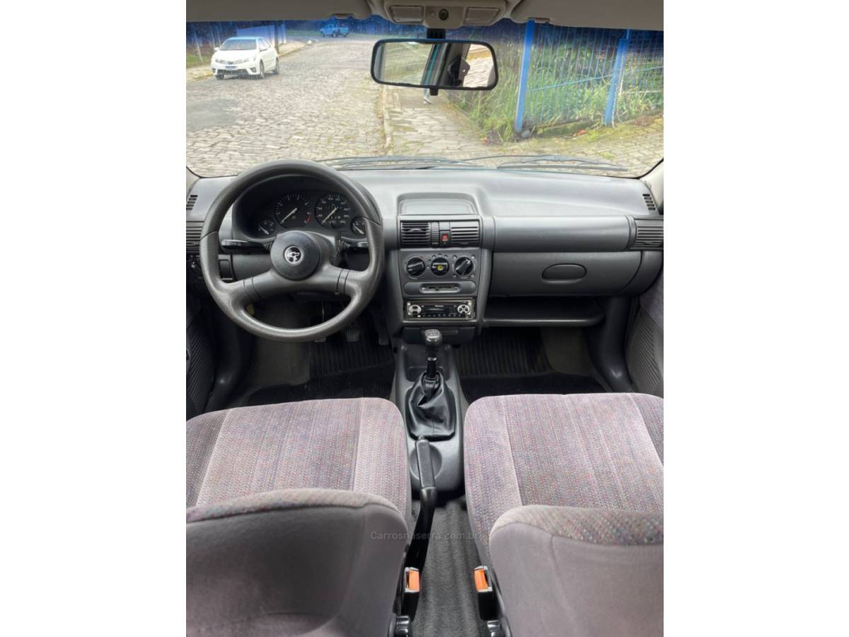 CHEVROLET - CORSA - 1995/1996 - Azul - R$ 18.000,00