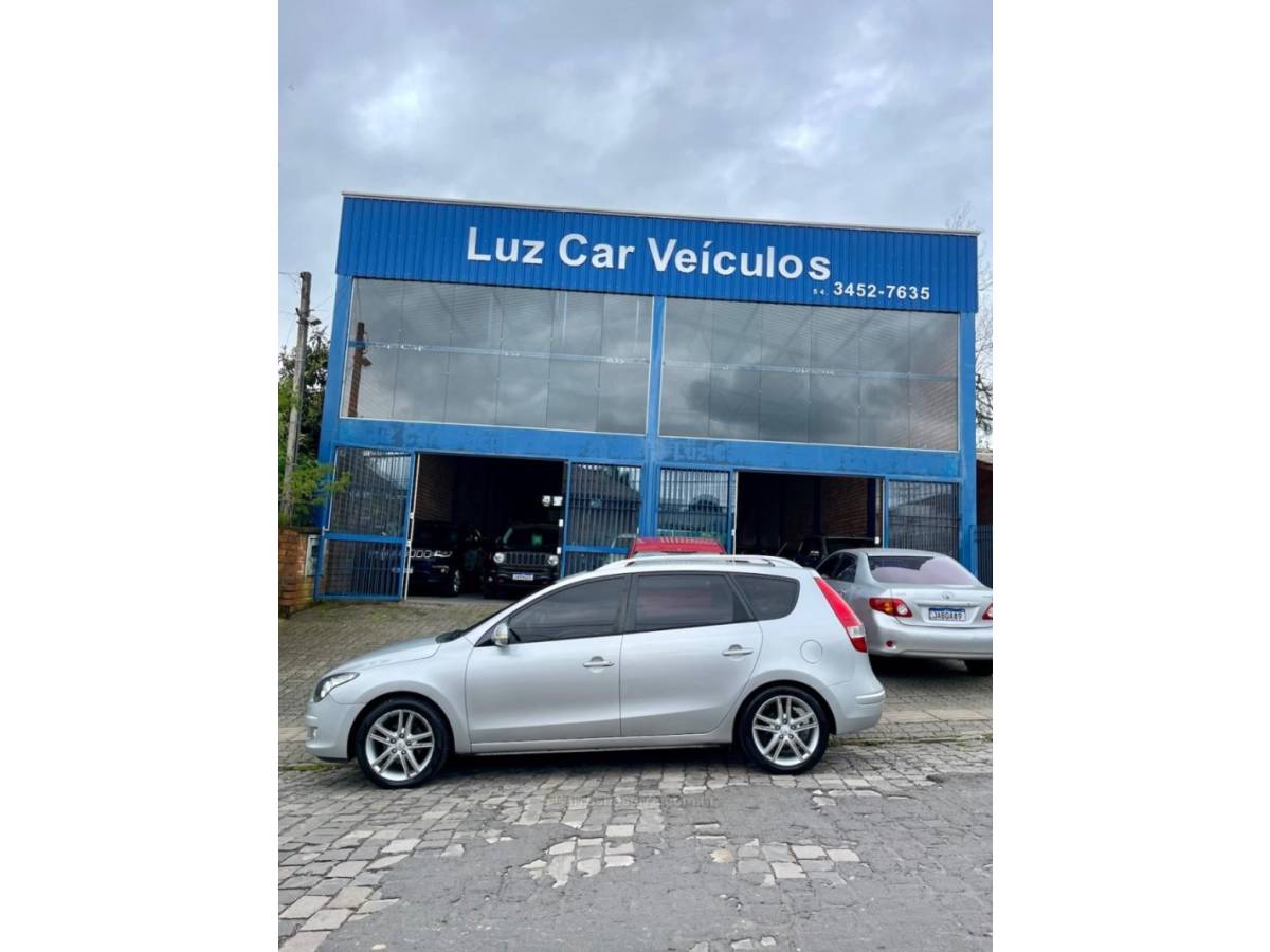HYUNDAI - I30 CW - 2010/2011 - Prata - R$ 43.500,00