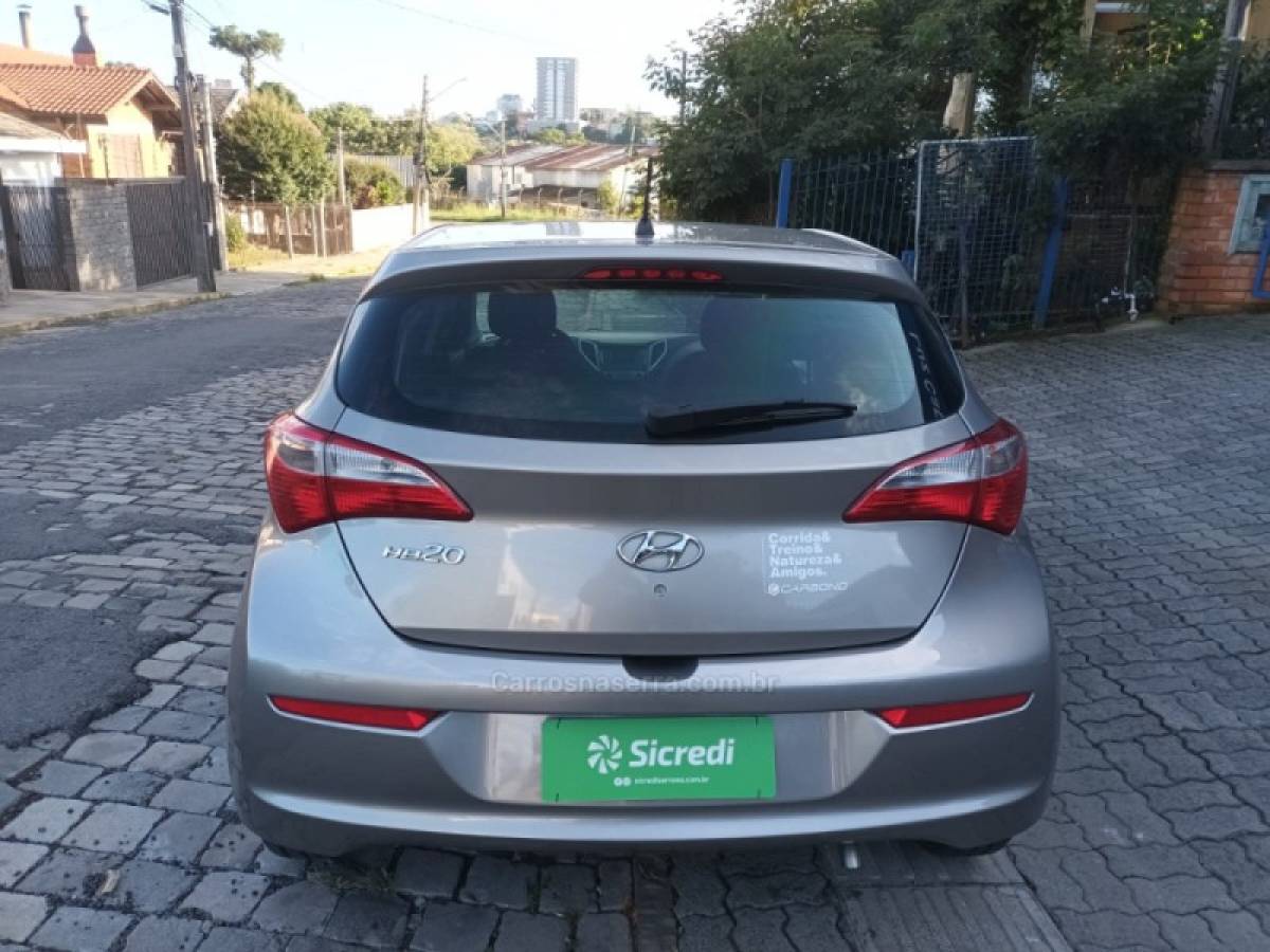 HYUNDAI - HB20 - 2018/2018 - Prata - R$ 55.000,00