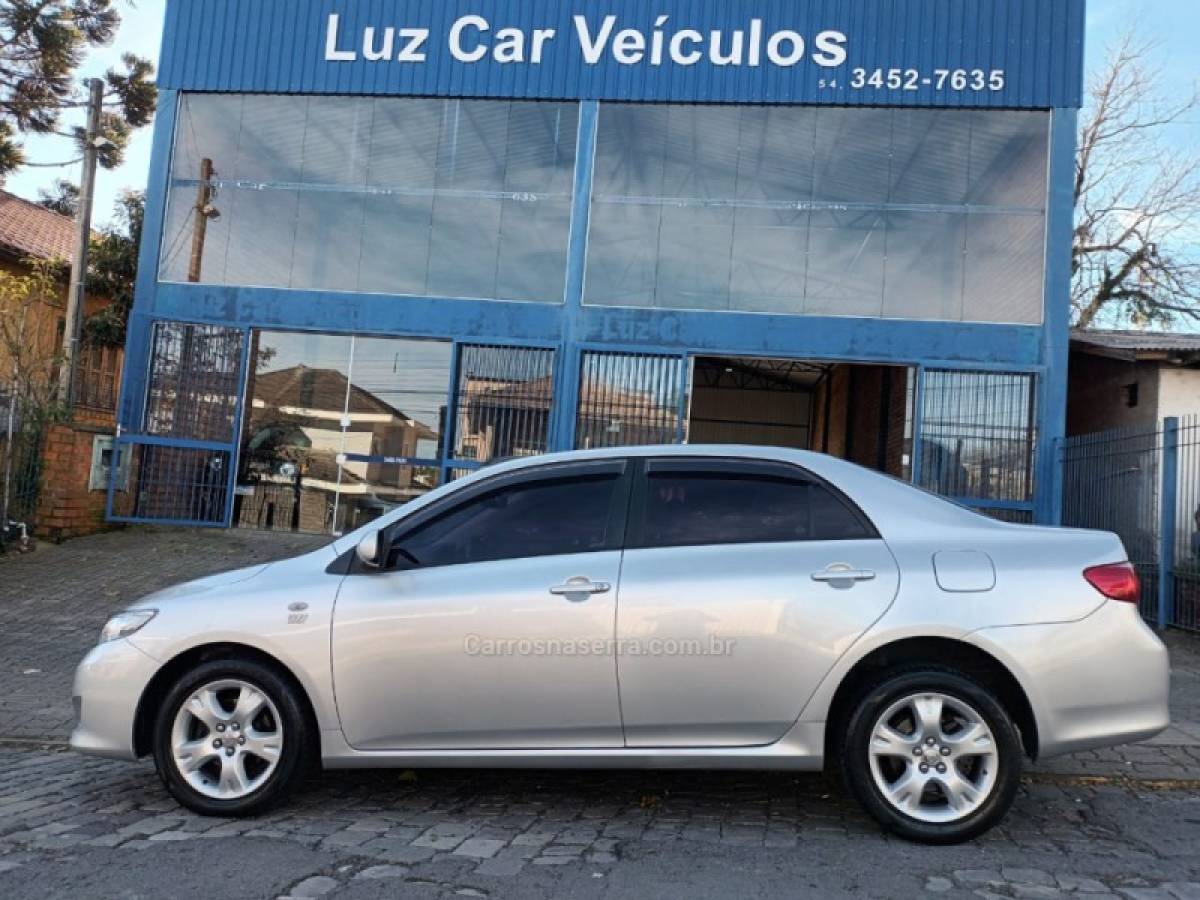 TOYOTA - COROLLA - 2010/2011 - Prata - R$ 57.000,00