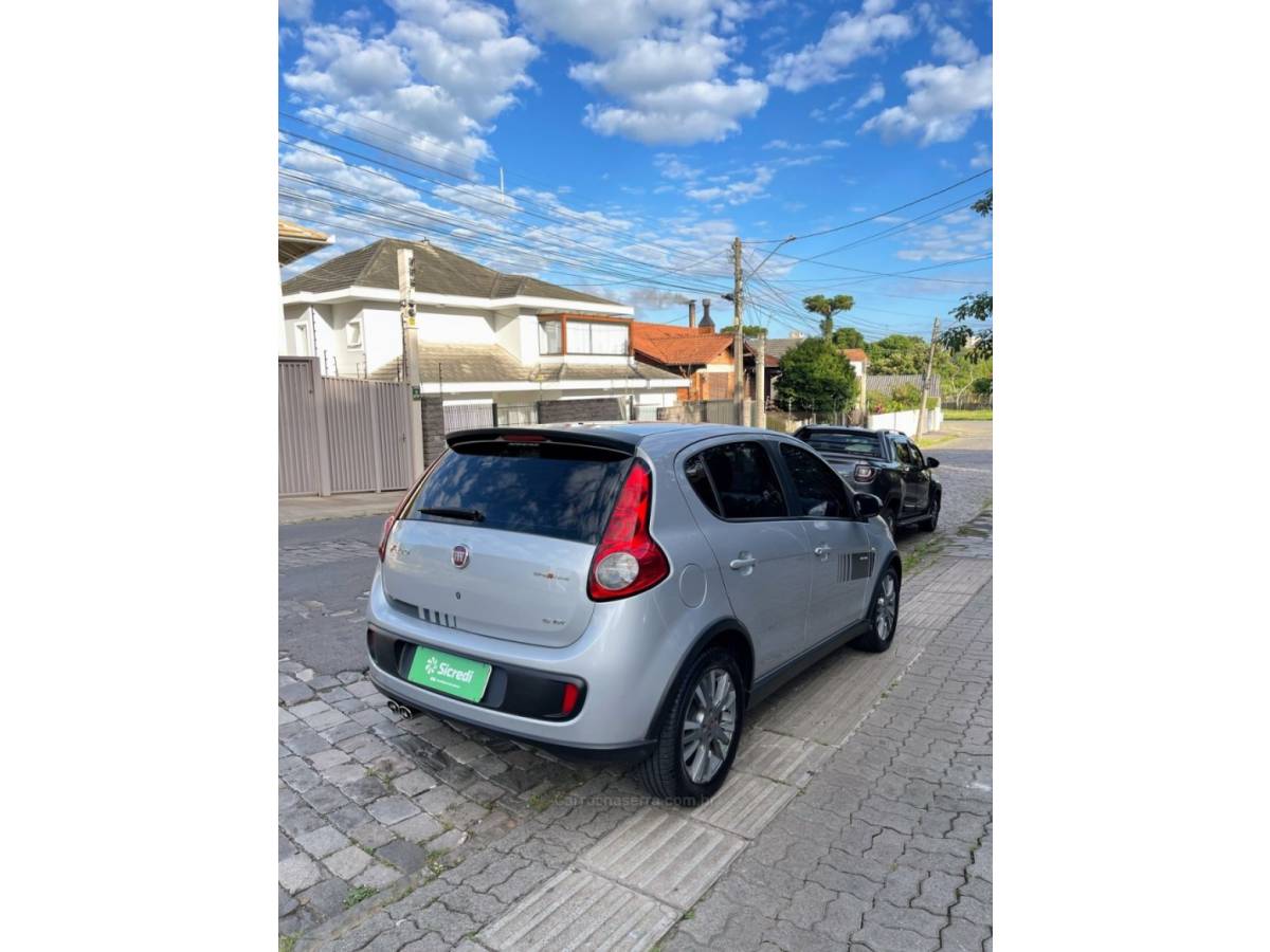 FIAT - PALIO - 2013/2014 - Prata - R$ 44.000,00