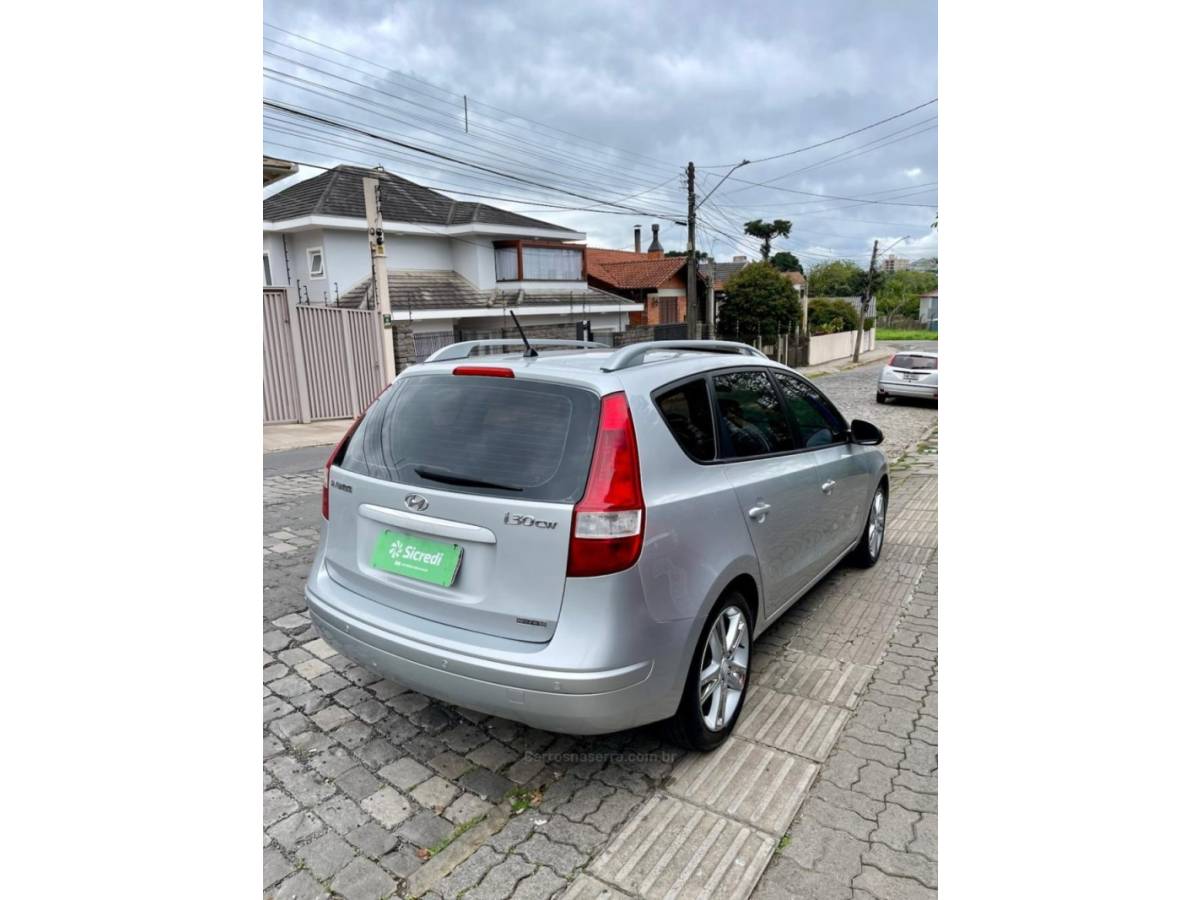 HYUNDAI - I30 CW - 2010/2011 - Prata - R$ 43.500,00