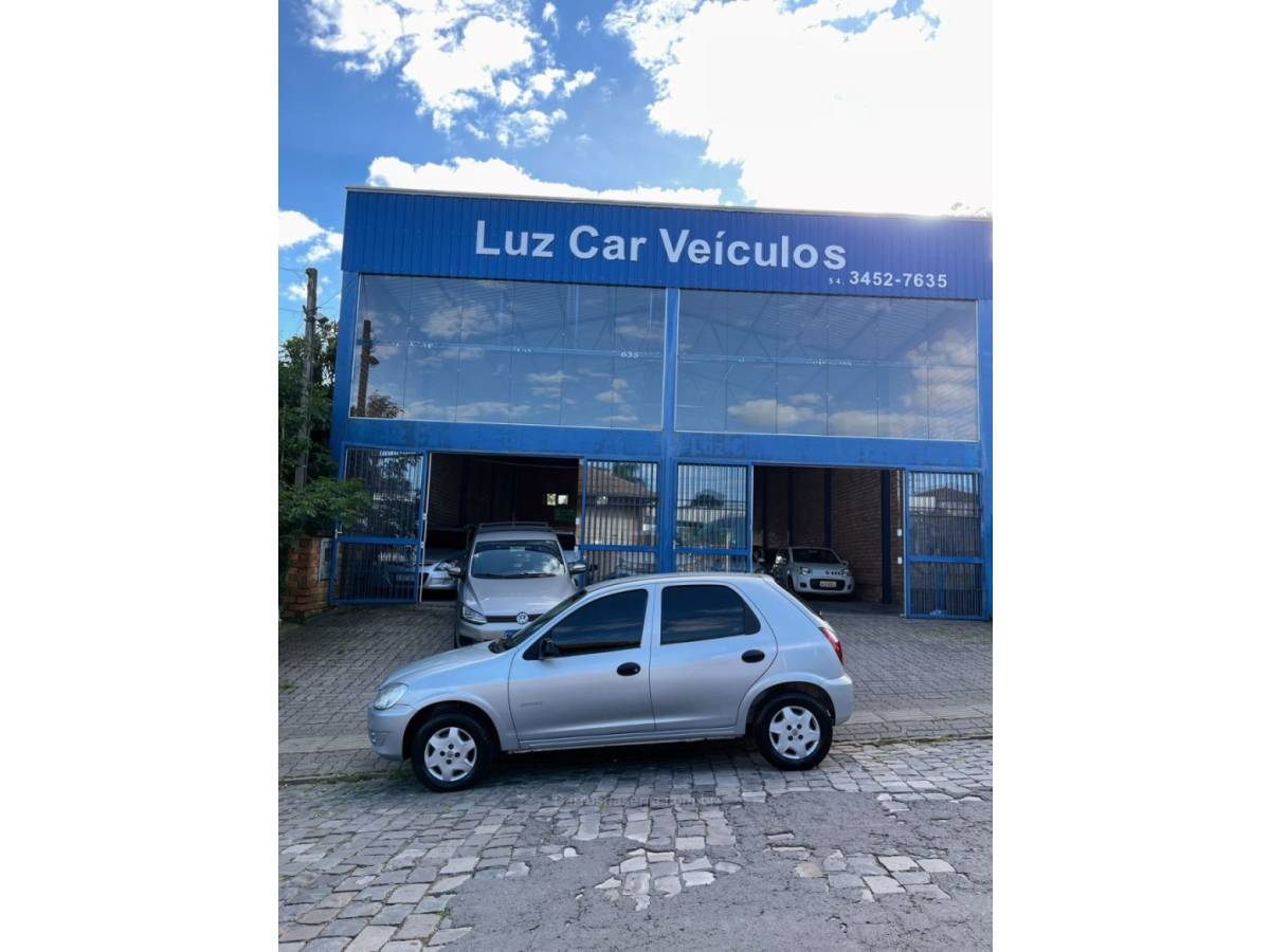 CHEVROLET - CELTA - 2010/2011 - Prata - R$ 31.000,00