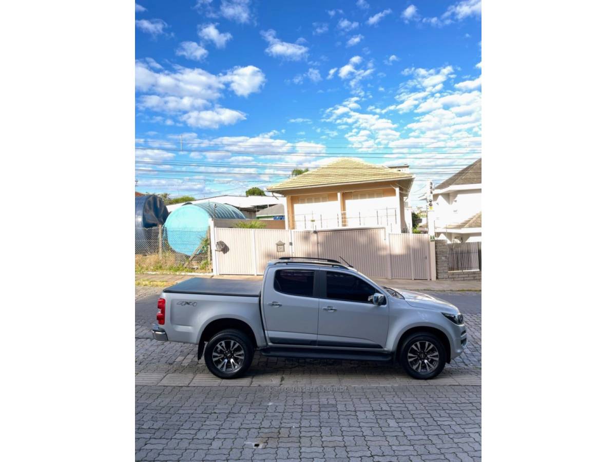 CHEVROLET - S10 - 2016/2017 - Prata - R$ 133.000,00