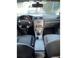 FORD - FOCUS - 2011/2012 - Branca - R$ 42.000,00