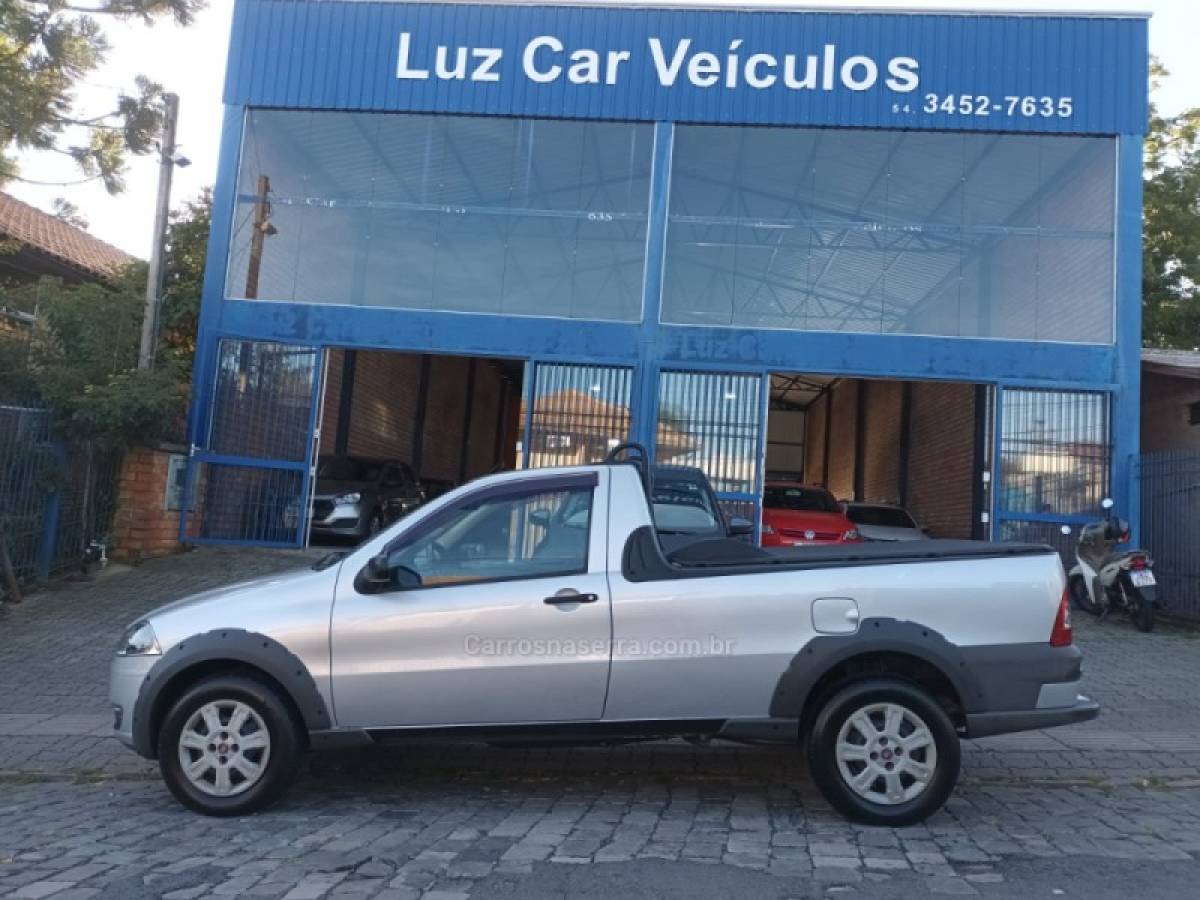 FIAT - STRADA - 2009/2010 - Prata - R$ 39.000,00