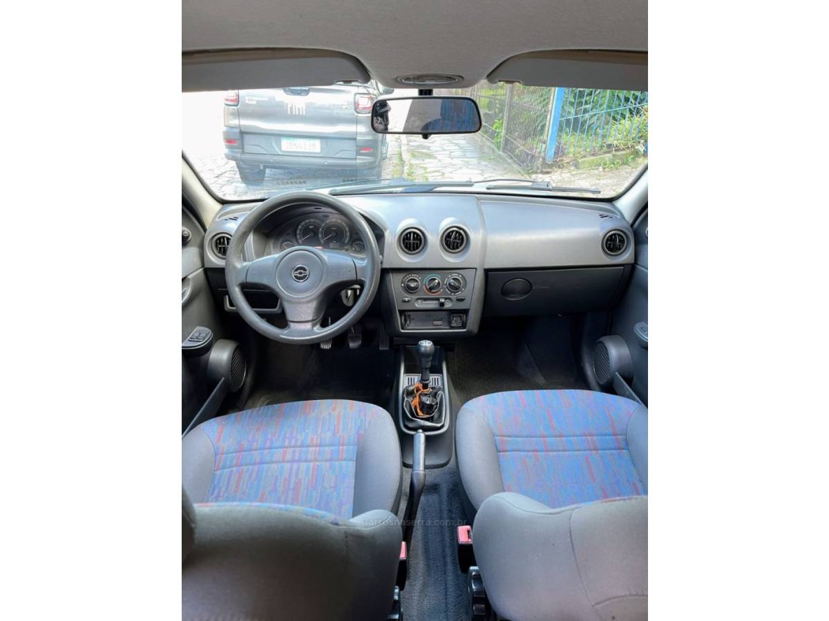 CHEVROLET - CELTA - 2010/2011 - Prata - R$ 31.000,00