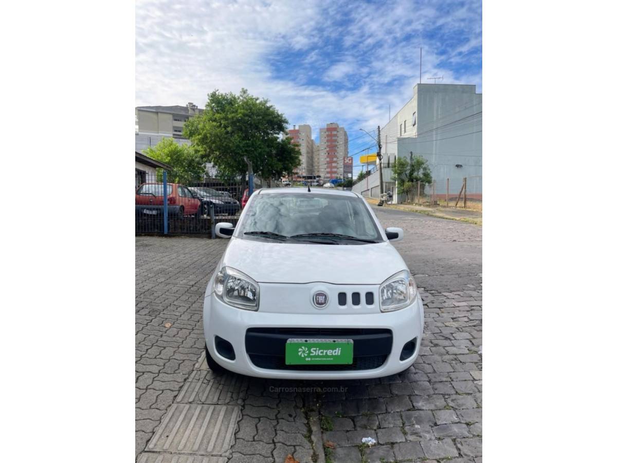 FIAT - UNO - 2011/2012 - Branca - R$ 27.000,00