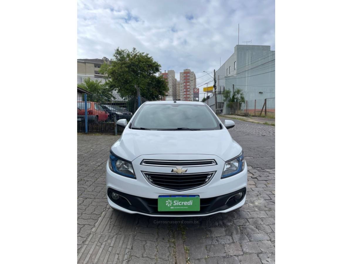 CHEVROLET - PRISMA - 2014/2015 - Branca - R$ 57.000,00