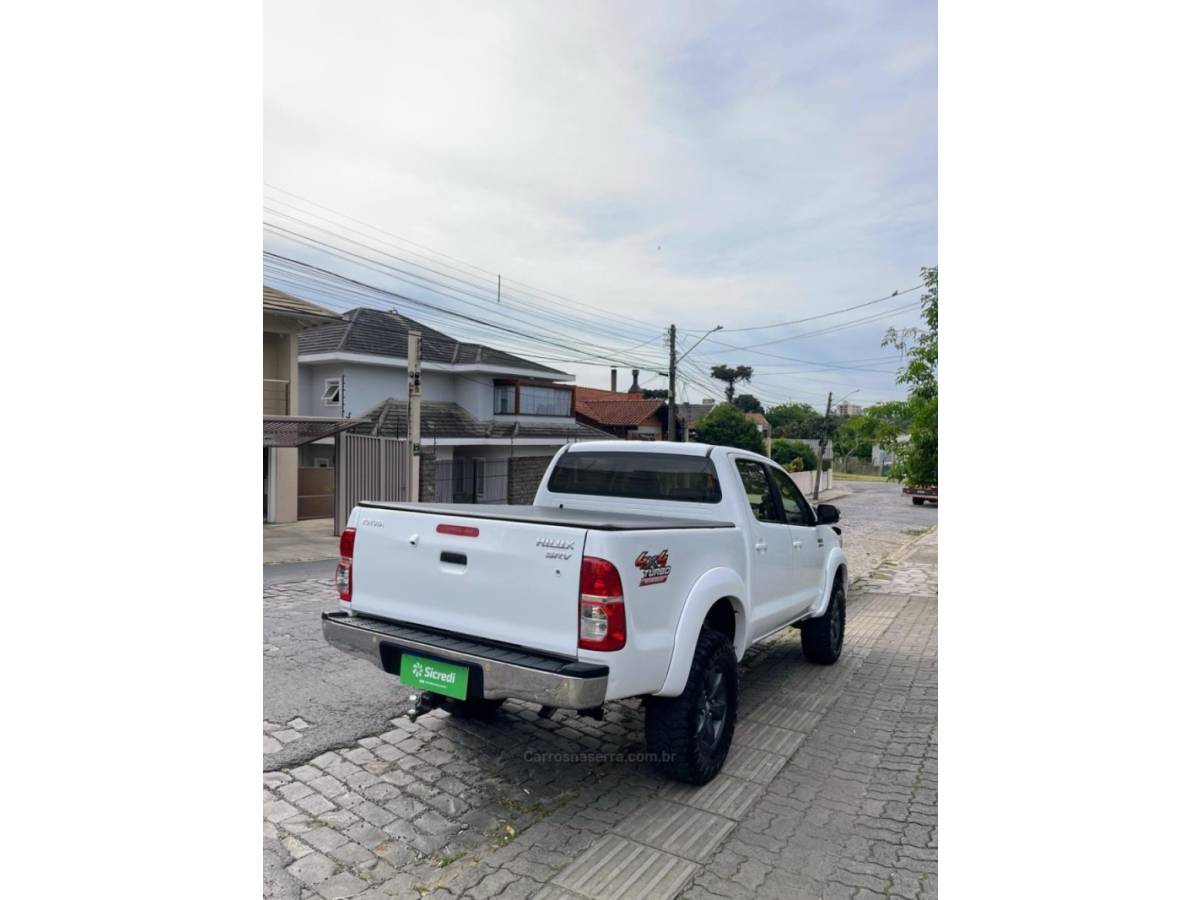 TOYOTA - HILUX - 2012/2013 - Branca - R$ 130.000,00