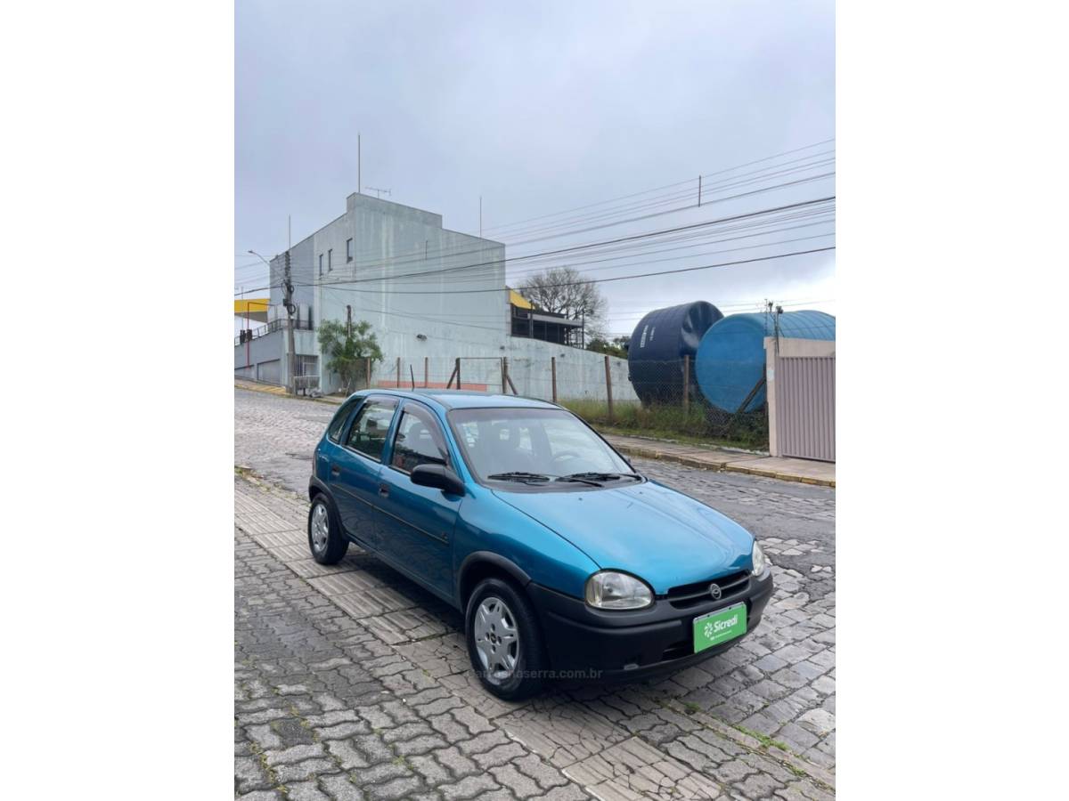 CHEVROLET - CORSA - 1995/1996 - Azul - R$ 18.000,00