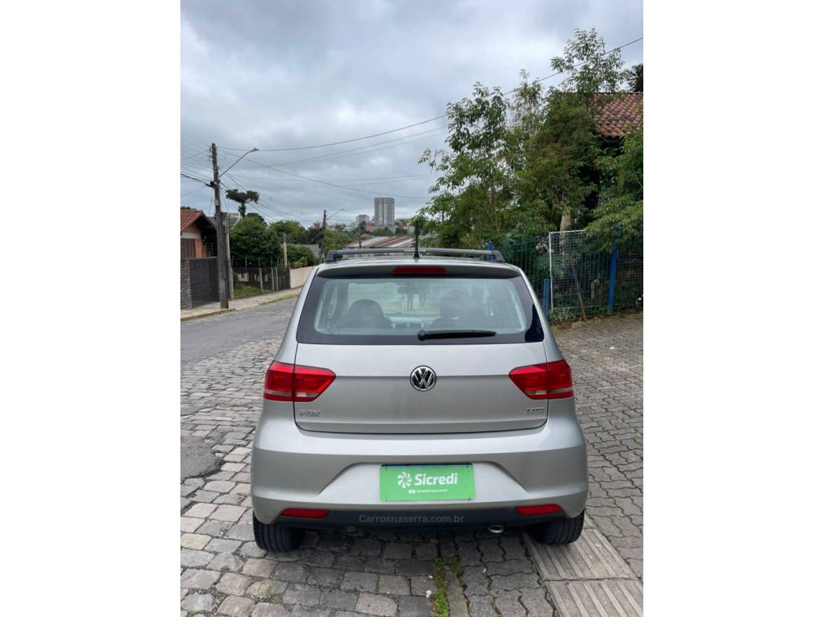 VOLKSWAGEN - FOX - 2014/2015 - Prata - R$ 49.000,00