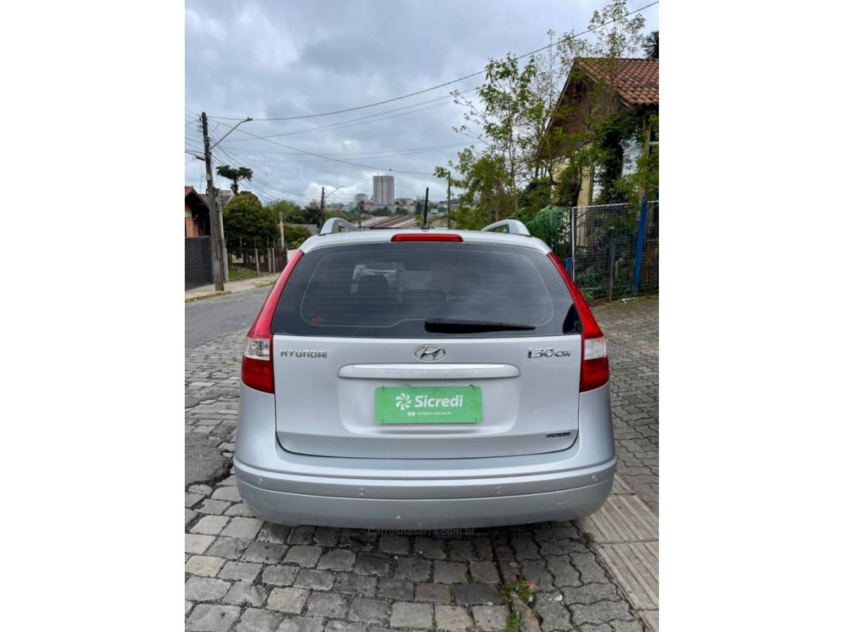 HYUNDAI - I30 CW - 2010/2011 - Prata - R$ 43.500,00