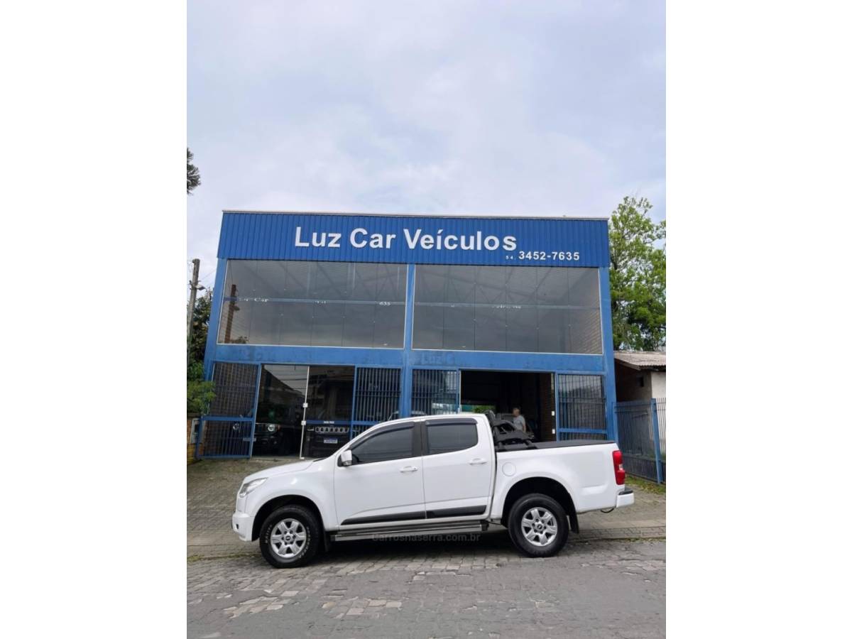 CHEVROLET - S10 - 2015/2015 - Branca - R$ 93.000,00