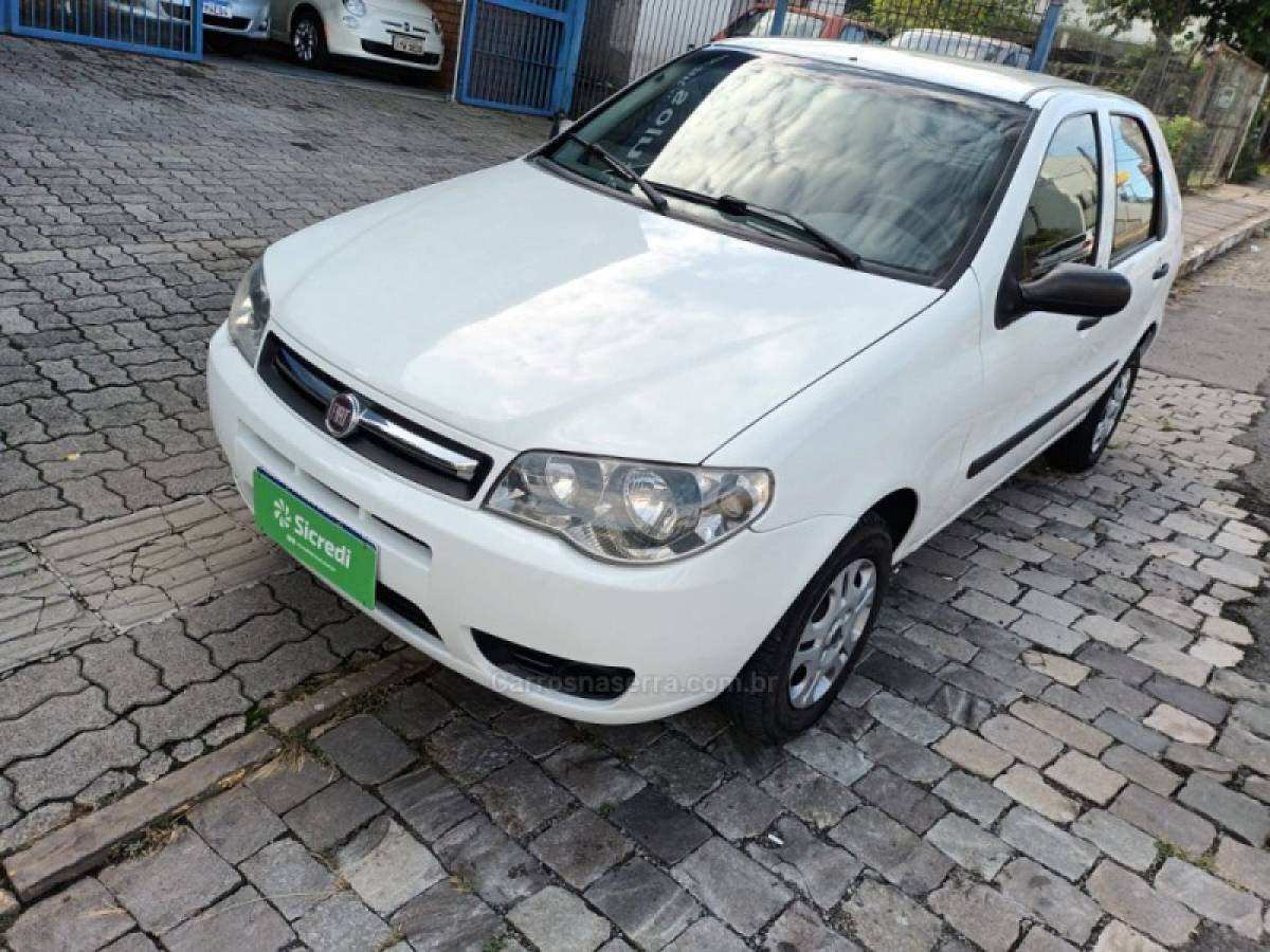 FIAT - PALIO - 2010/2011 - Branca - R$ 32.000,00