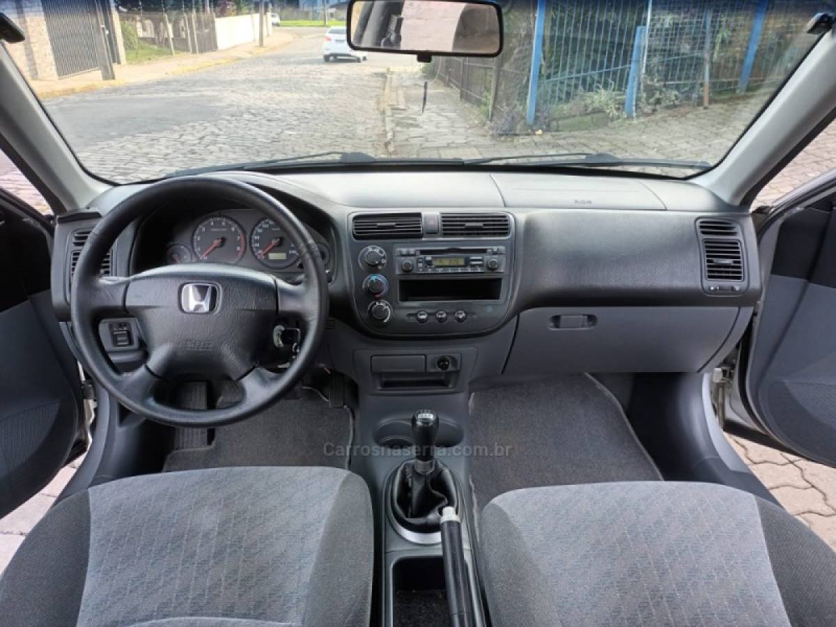 HONDA - CIVIC - 2005/2006 - Prata - R$ 32.000,00