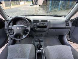 HONDA - CIVIC - 2005/2006 - Prata - R$ 32.000,00