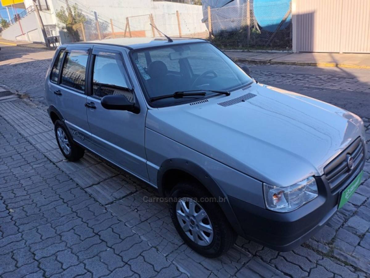 FIAT - UNO - 2009/2010 - Prata - R$ 29.800,00