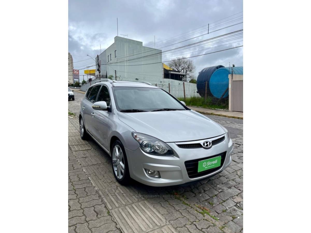 HYUNDAI - I30 CW - 2010/2011 - Prata - R$ 43.500,00