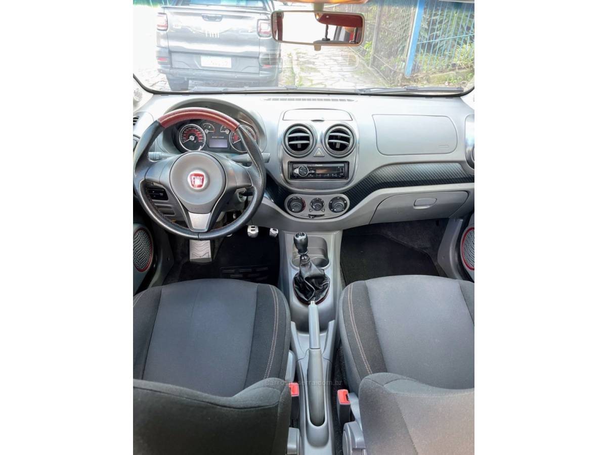 FIAT - PALIO - 2013/2014 - Prata - R$ 44.000,00