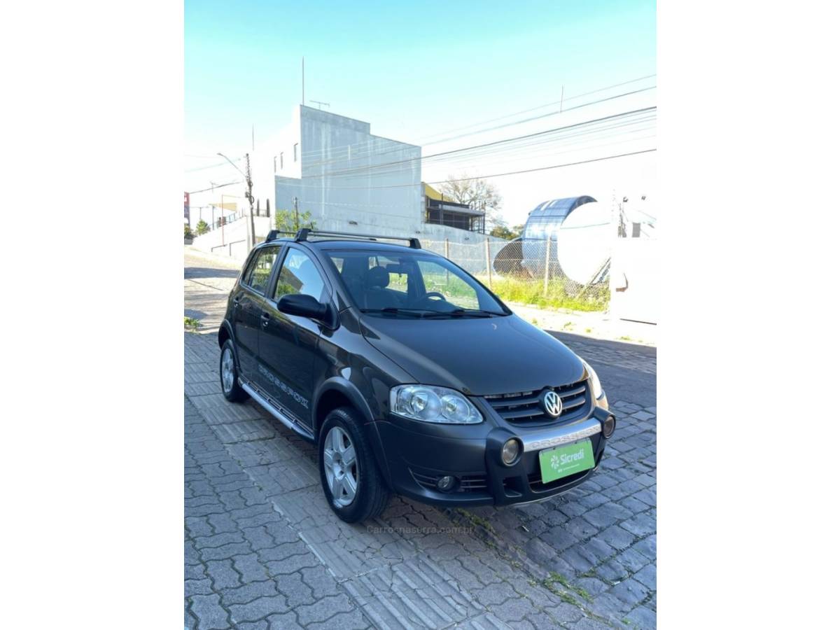 VOLKSWAGEN - CROSSFOX - 2007/2008 - Verde - R$ 34.900,00