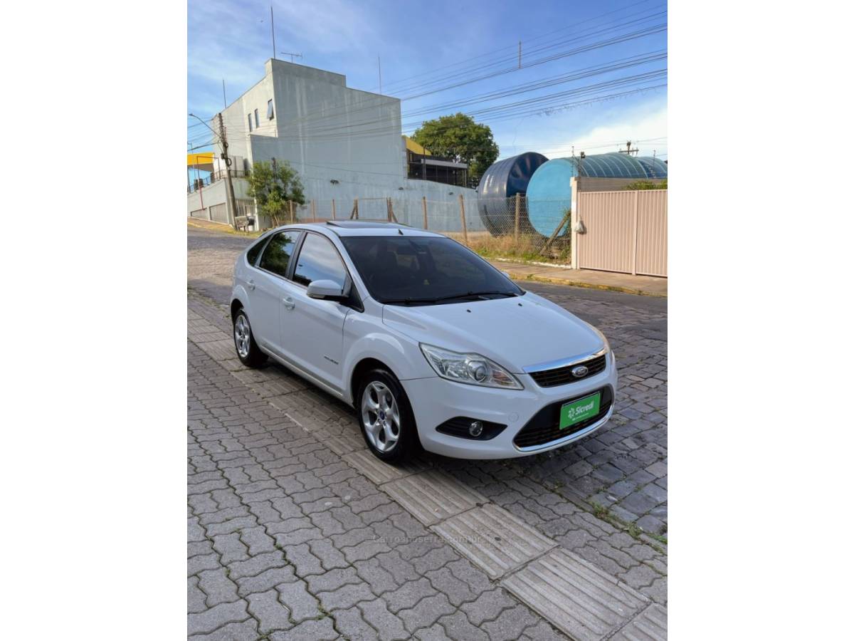 FORD - FOCUS - 2012/2012 - Branca - R$ 49.000,00