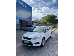 FORD - FOCUS - 2011/2012 - Branca - R$ 42.000,00