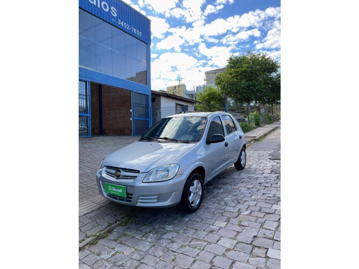 CHEVROLET - CELTA - 2010/2011 - Prata - R$ 31.000,00