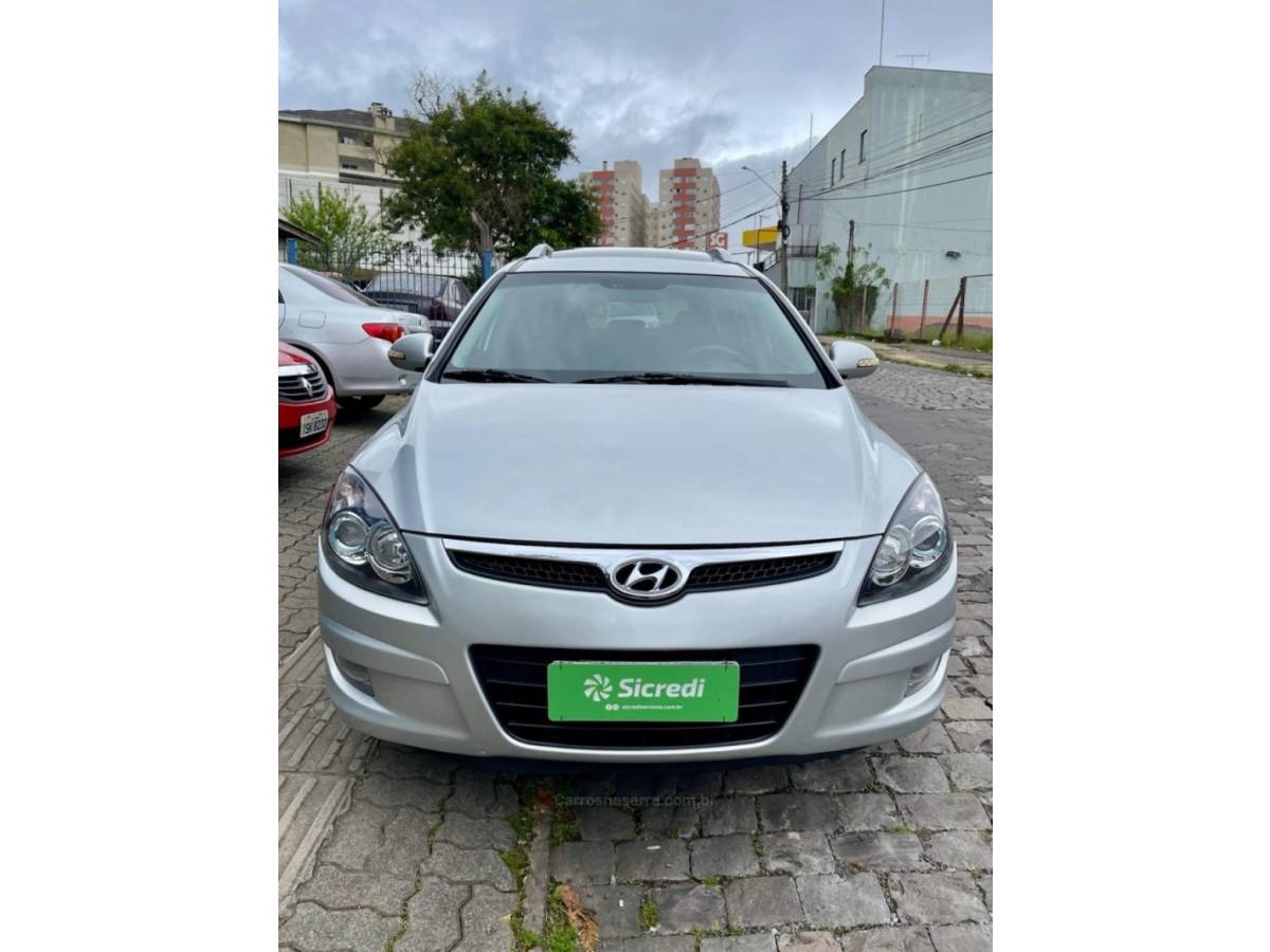 HYUNDAI - I30 CW - 2010/2011 - Prata - R$ 43.500,00